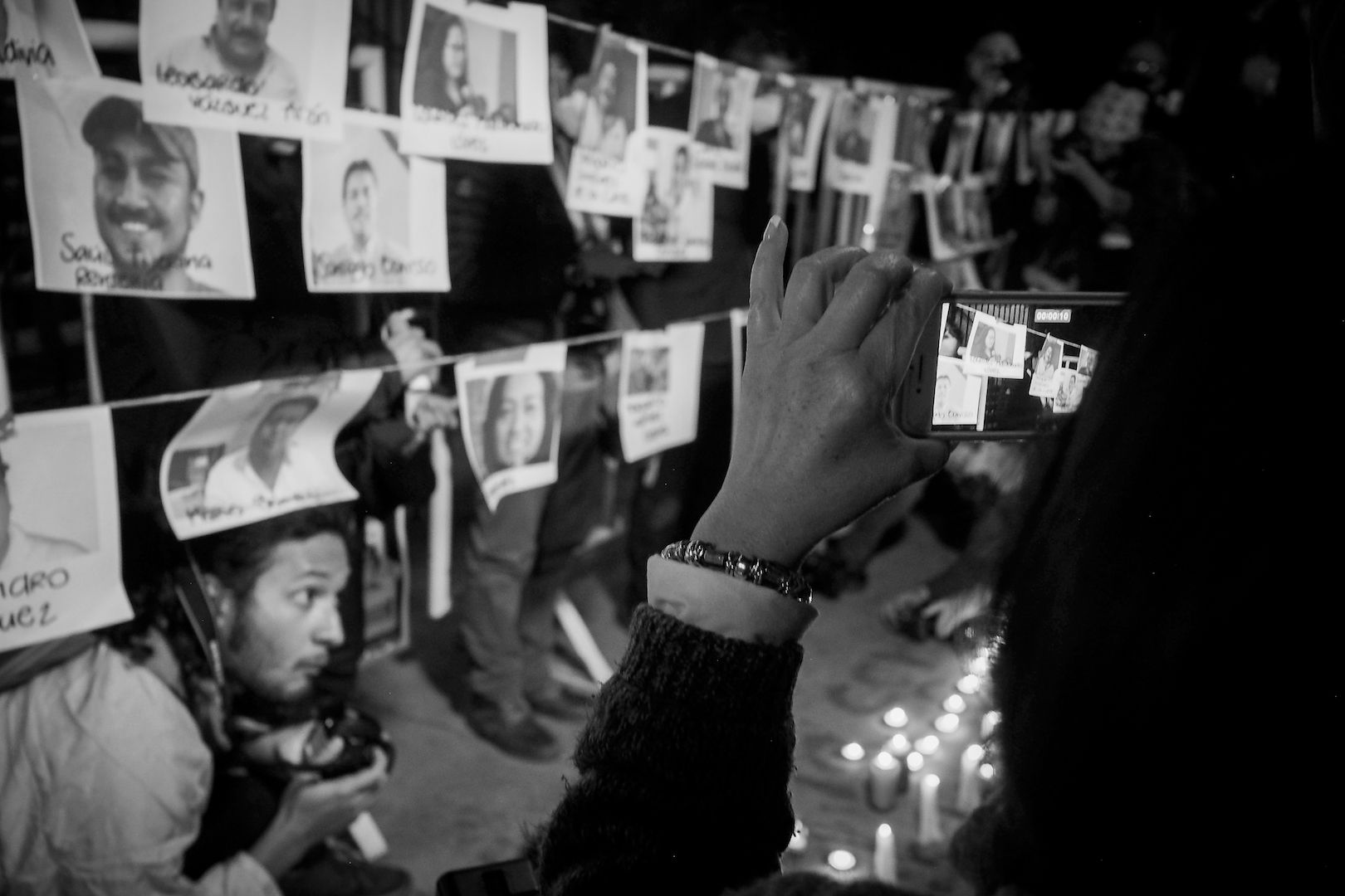 People in Ciudad de México protesting against murdering of journalists.