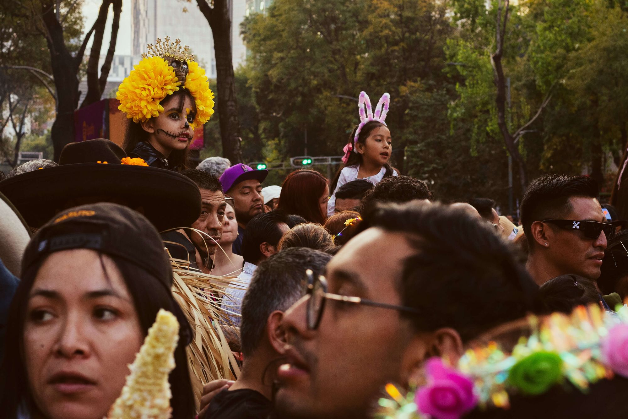 The Catrin parade on the main avenue in Ciudad de México, where cempasúchil flowers play a major role.