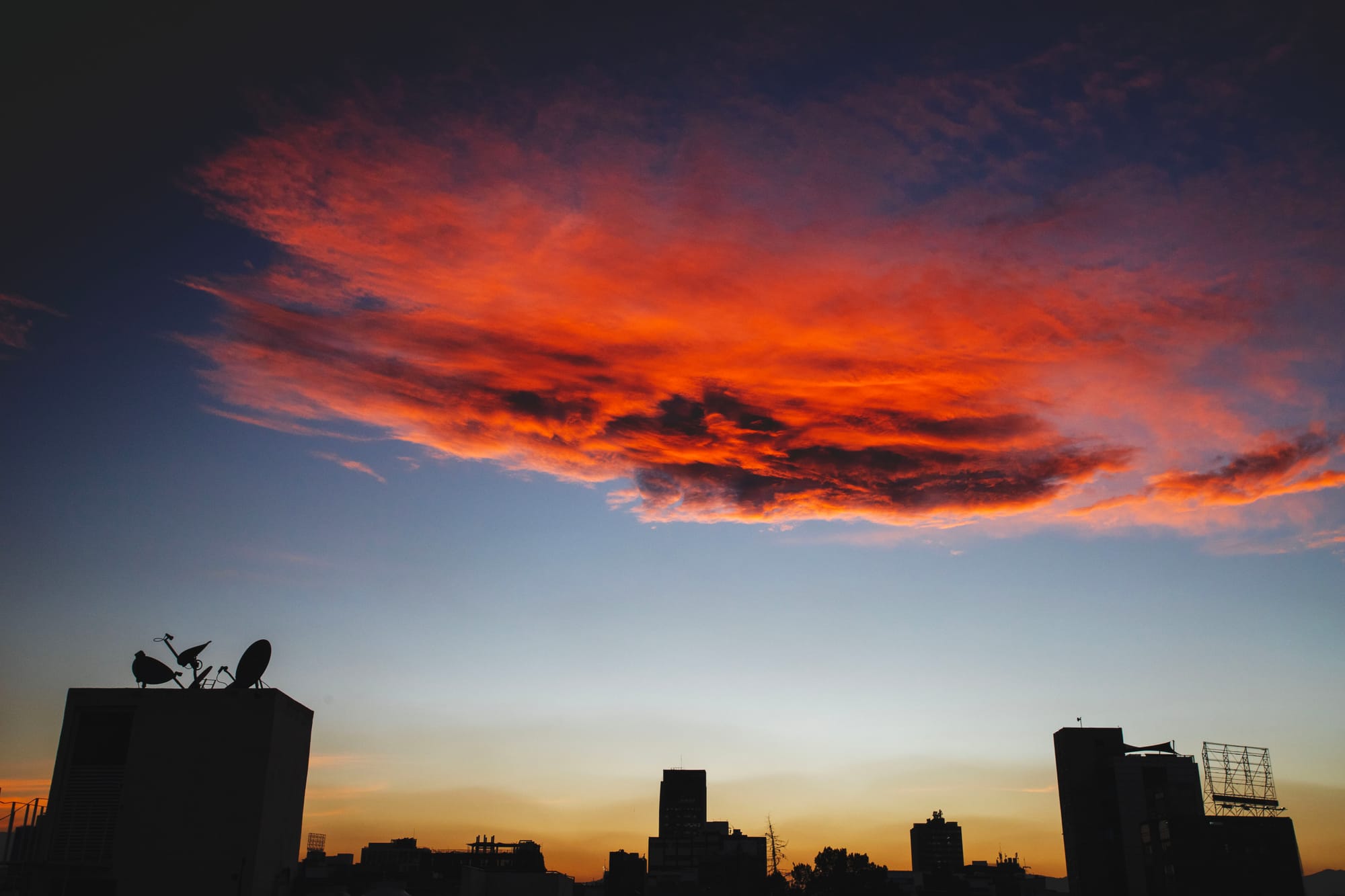 Twilight over one of the thousand rooftops in Ciudad de México.