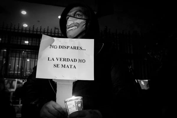 People in Ciudad de México protesting against murdering of journalists.